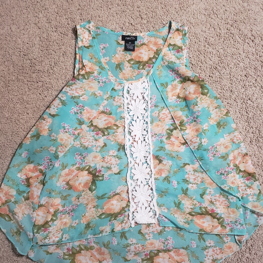 Rue 21 floral top xs